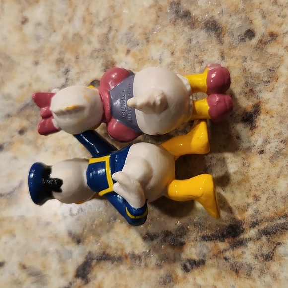 Vintage Collectible Disney Donald and Daisy Duck Figures - Picture 4 of 5